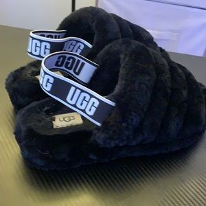 UGG Women’s Fluff Yeah Slide in Black